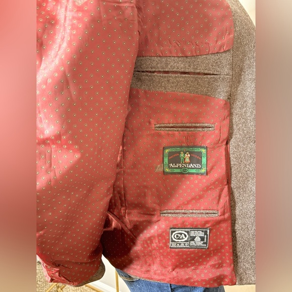 Vintage Brown Tweed Blazer with Notched Lapels - Picture 12 of 12